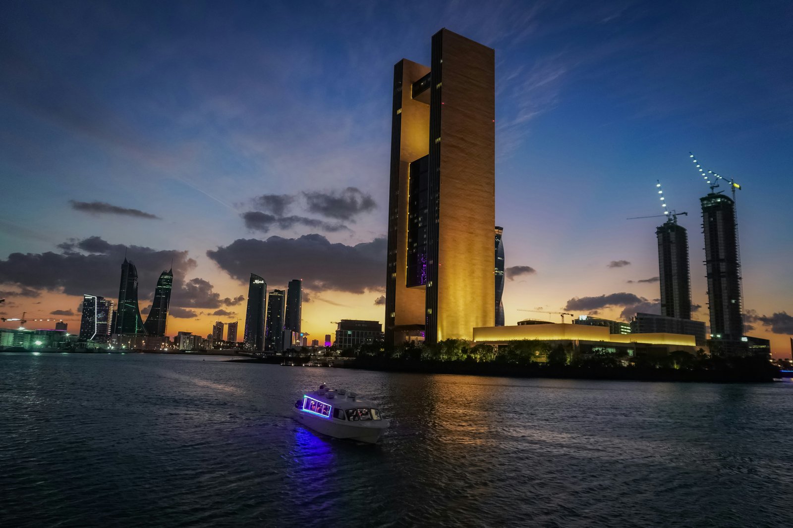 Beautiful Bahrain: Manama, Muharraq & Adventure – 6 Days