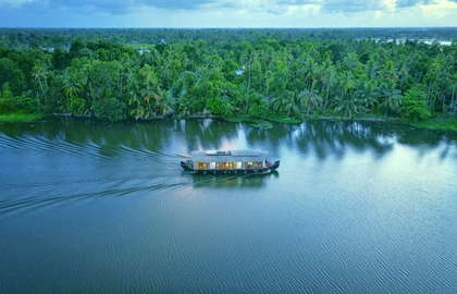 Kerala Backwaters & Hills